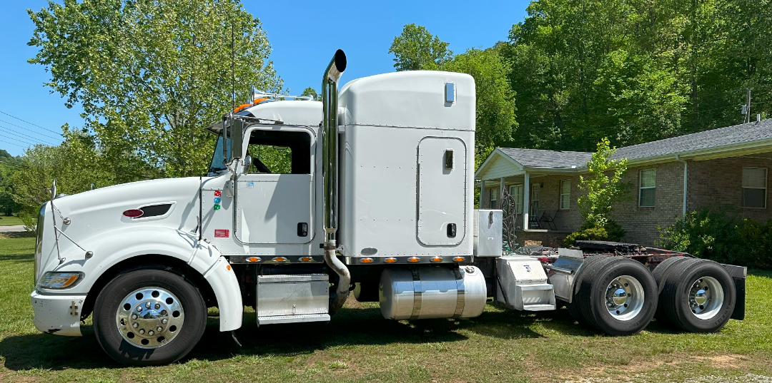 2009 PETERBILT 386 - Image 2